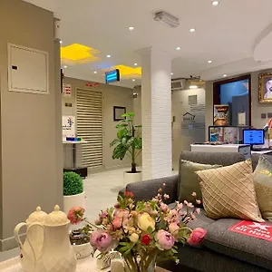 Al Rawdha شقة فندقية